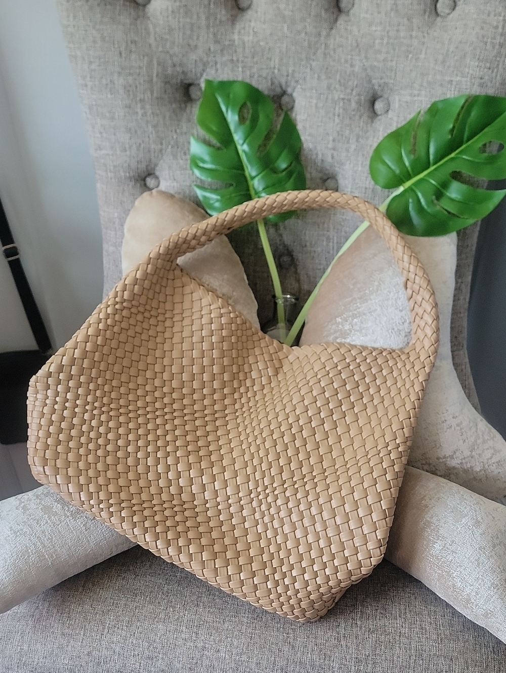 Woven Hobo Shoulder Bag / Tan Like New!